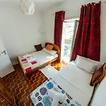 Lar Dois Coracoes Hostal *