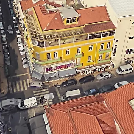 Lar Dois Coracoes Hostal Algés
