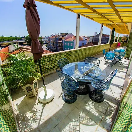 Lar Dois Coracoes Algés