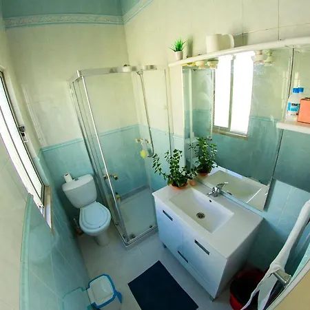 Lar Dois Coracoes Hostel Algés