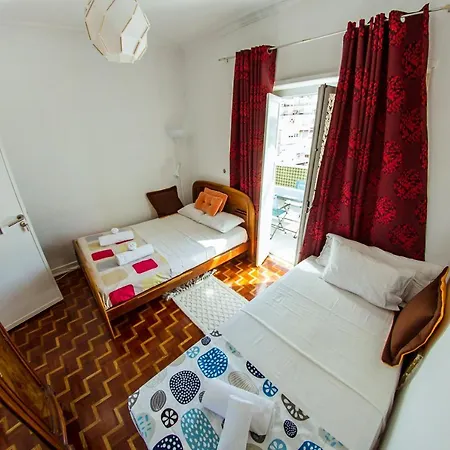 Lar Dois Coracoes Hostel *