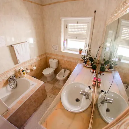 Lar Dois Coracoes Algés