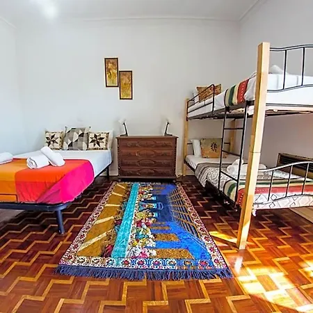 Hostel Lar Dois Coracoes Alges