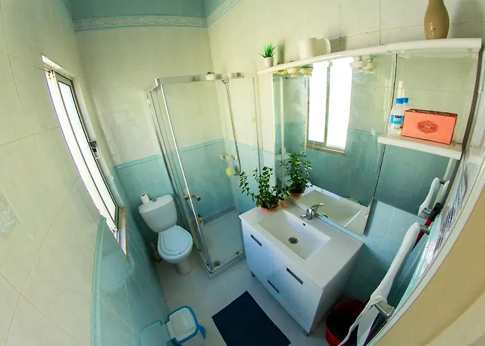 Lar Dois Coracoes Hostal Algés