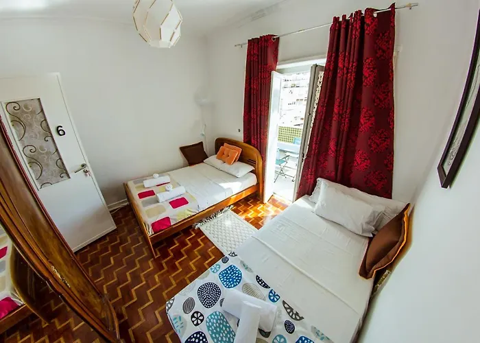 Lar Dois Coracoes Hostal *