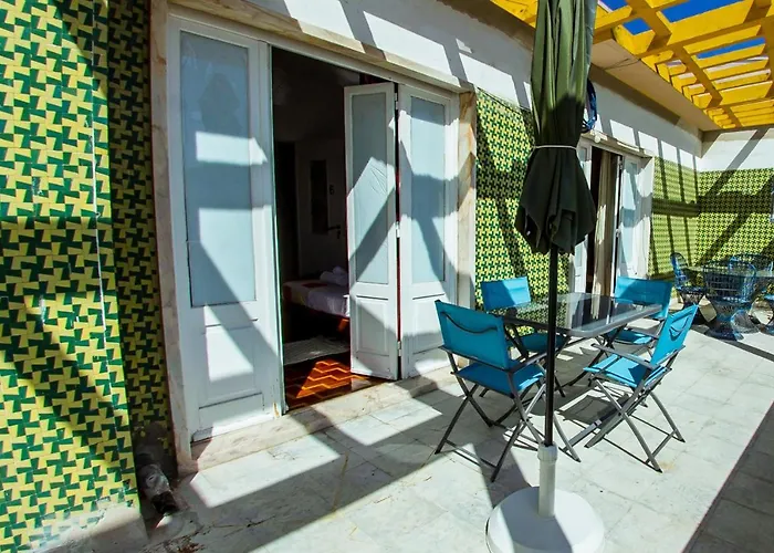Lar Dois Coracoes Hostal *